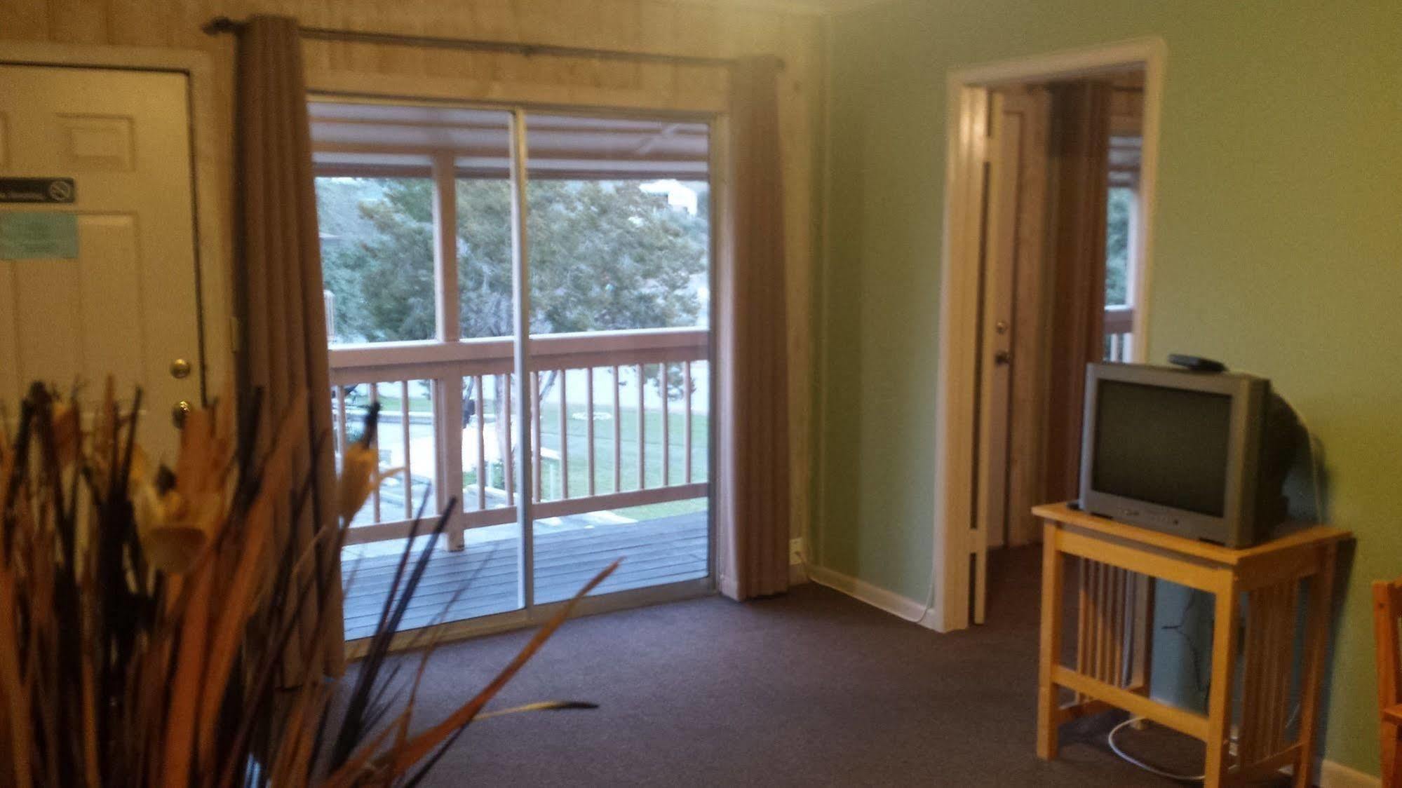 Lodge At Turkey Cove Canyon Lake Exterior photo
